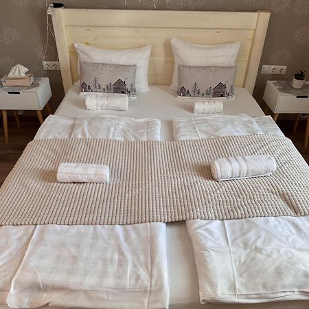 Apartamento Safit-Mandala Mosonmagyaróvár Exterior foto
