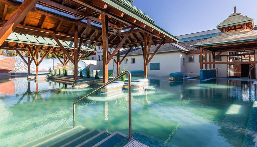 Apartamento Safit-Mandala Mosonmagyaróvár Exterior foto